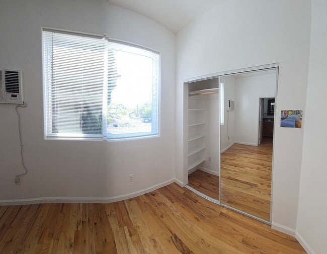 4431 S Centinela Ave unit 5, Los Angeles, CA 90066 - photo 6