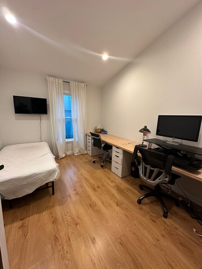 14619 Winterfield Dr Unit UL 2, Centreville, VA 20120