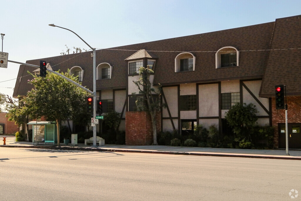 Puc Community Charter Middle School provides education in the neighborhood of 
Burbank.