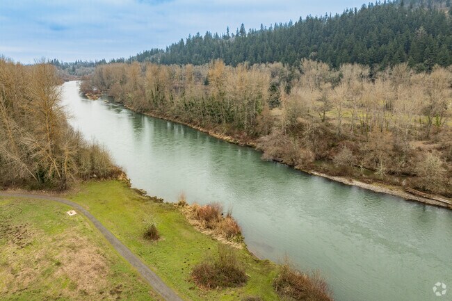 South Santiam River allows for rafting trips from Lebanon to nearby Sweet home.