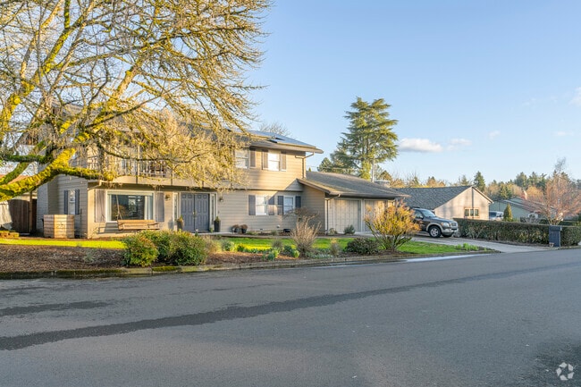 Many homes in Raleigh West are perched on large tree-lined lots.