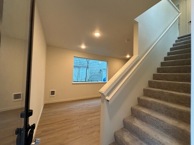 12070 SE Pine St unit Pine Street, Portland, OR 97216 - photo 7