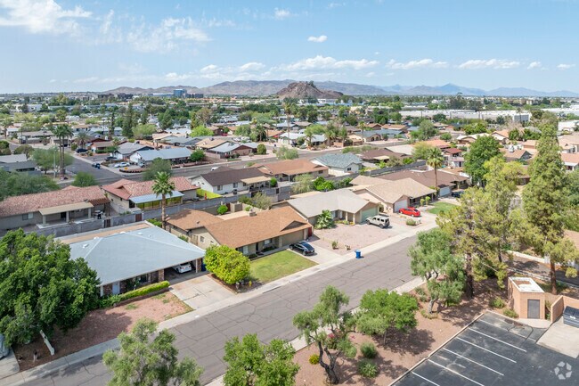 Gililland offers quick access to the rest of the Phoenix area.