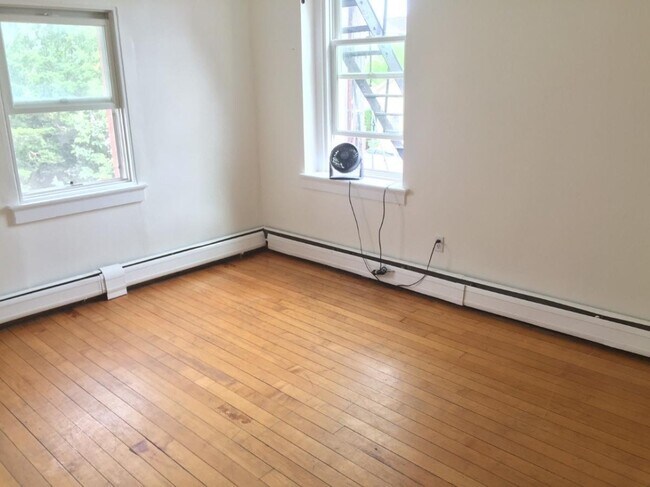 374 Thames St unit 3, Newport, RI 02840 - photo 4