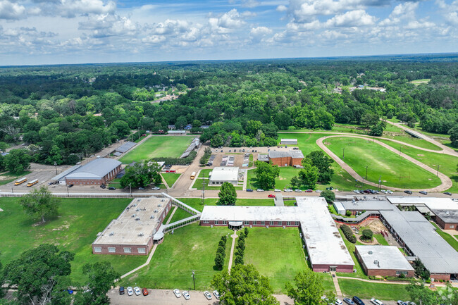 Magee Middle School is a part of the Simpson County School District.