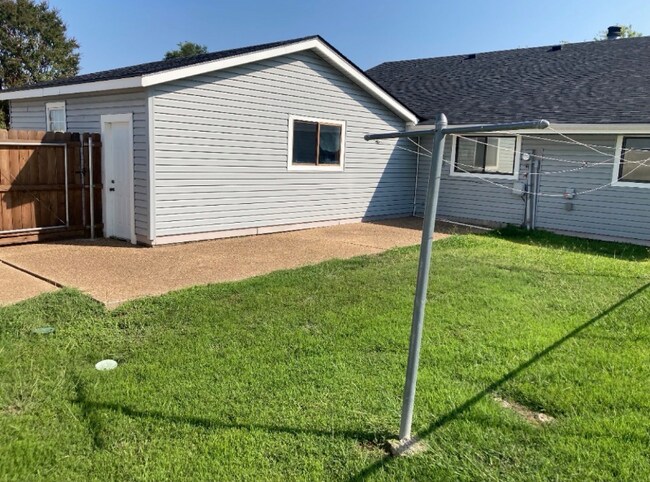 1506 Oak Hollow Dr, Woodway, TX 76712 - photo 5