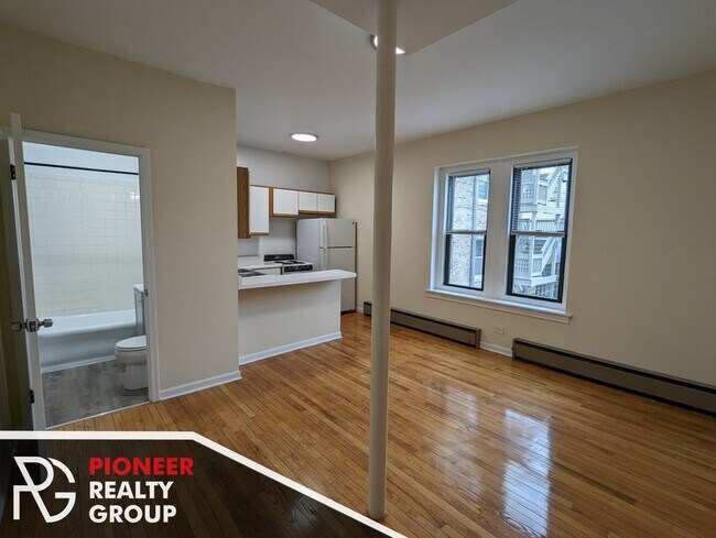 633 W Barry Ave unit 2, Chicago, IL 60657 - photo 2
