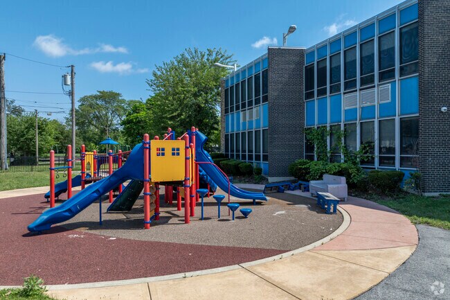 Higgins Elementary Community Academy is located in Chicago, IL.