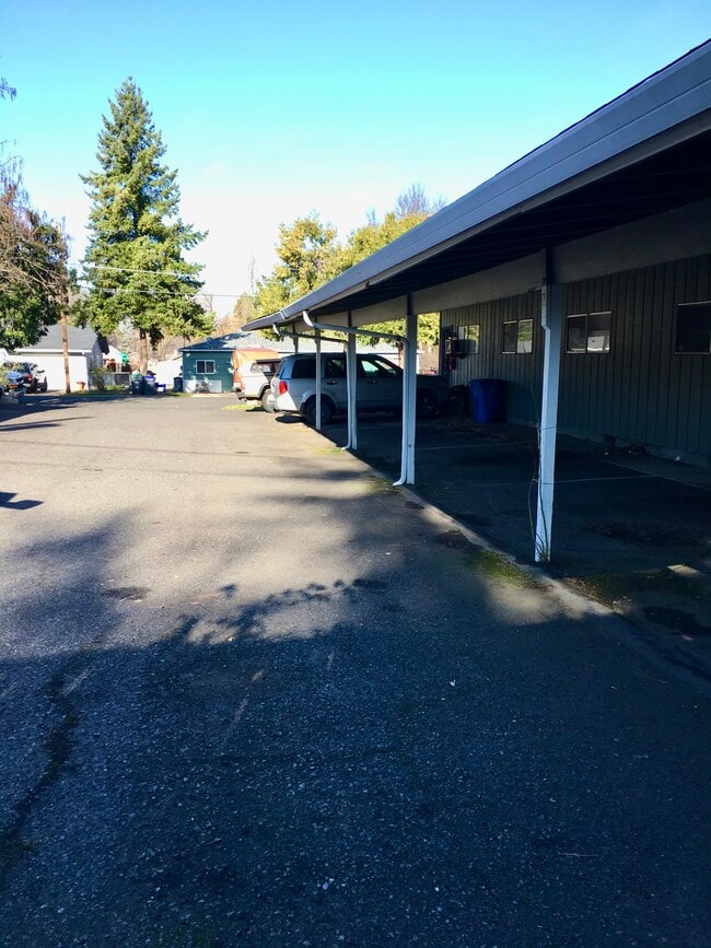 107 N 3rd St Unit 2, Talent, OR 97540