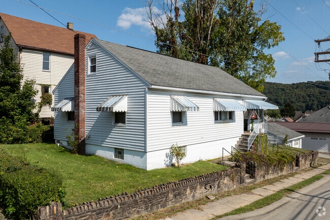 Homes in Oakhurst a well