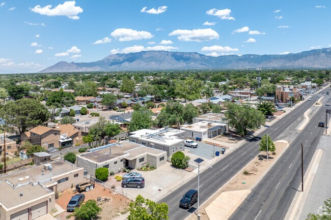 Find your ideal home in the lovely Quigley Park neighborhood, known for its well-kept properties.