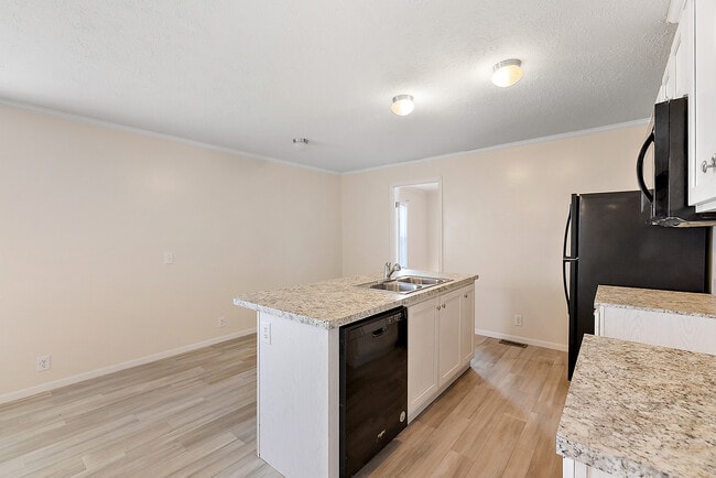 4418 E Daisy Ln, Traverse City, MI 49685 - photo 2