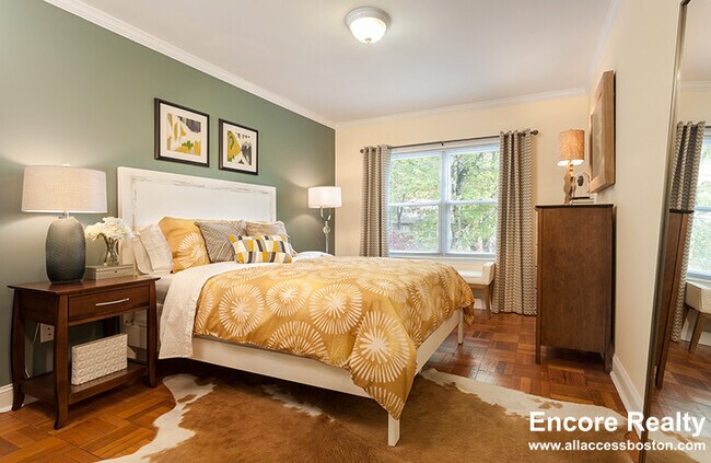 140 Thornton Rd unit 2DLX, Chestnut Hill, MA 02467 - photo 3