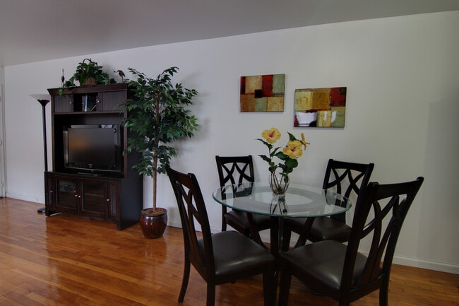 Sunrise Village, Roselle Park, NJ 07204 - photo 7