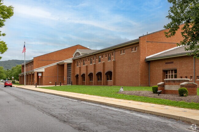 Foot of Ten Elementary School is located on a quiet rural road in Foot of Ten.
