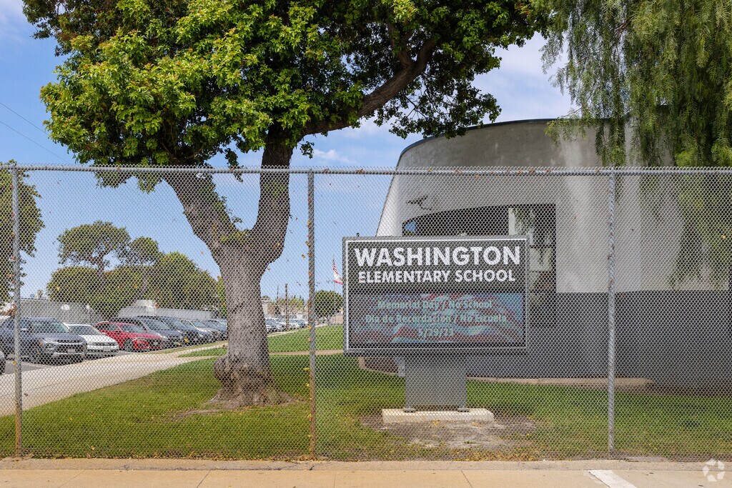 Welcome to Washington Elementary School in the Hawthorne neighborhood.