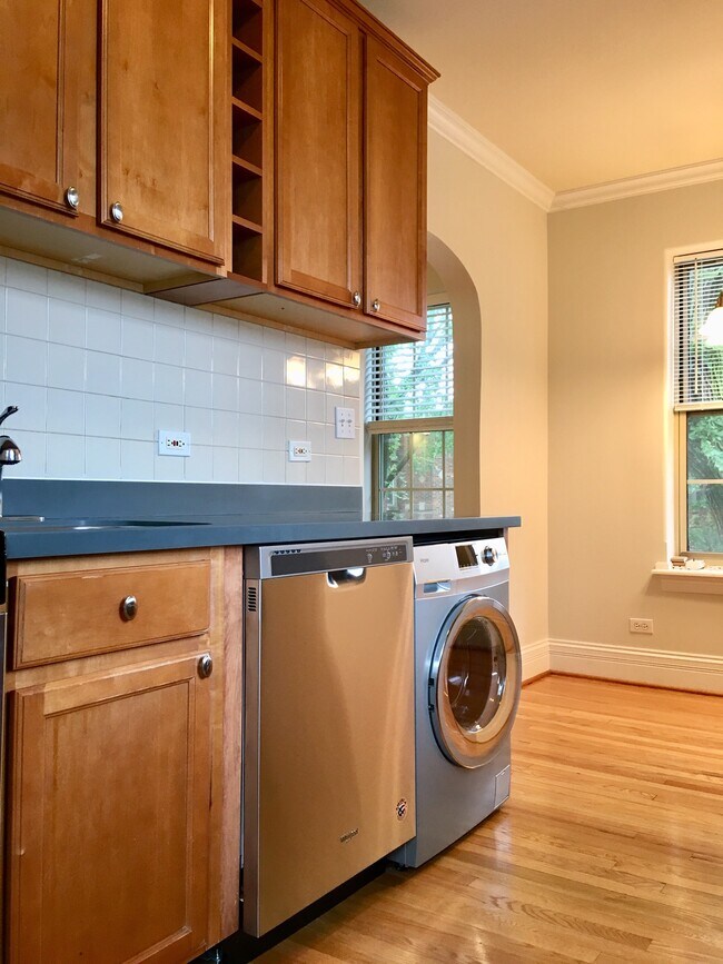 Clarence & Harrison Apartments, Oak Park, IL 60304 - photo 7