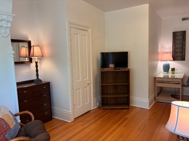 724.5 Chapin St unit JB, Beloit, WI 53511 - photo 6