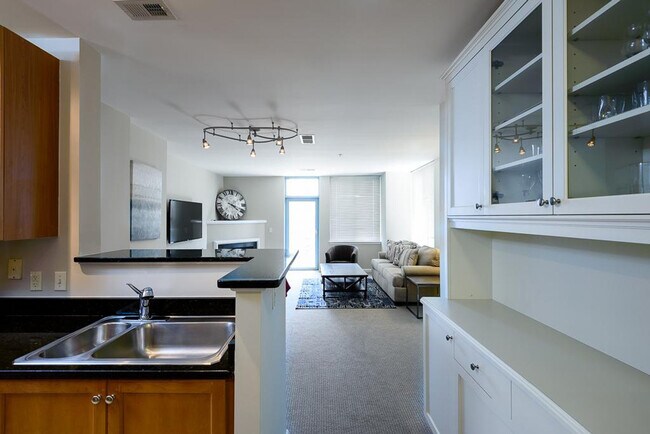 Continental Ballston unit ID423P, Arlington, VA 22203 - photo 5