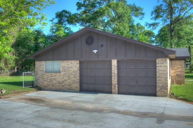 11446 Olive Rd, Lumberton, TX 77657 - photo 2