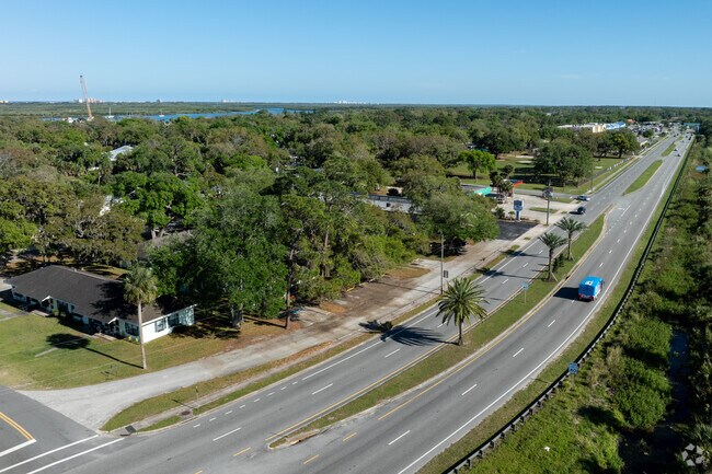 U.S. State Route 1, also known as South Dixie Freeway, runs along South Mainland’s western edge.