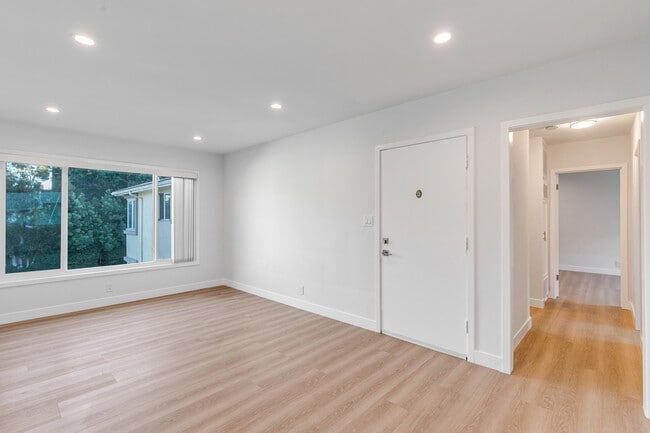 4321 Saugus Ave, Los Angeles, CA 91403 - photo 6