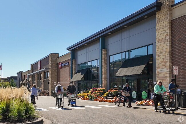 Cub Foods is a nearby grocery store where many Eliot neighborhood residents do their shopping.