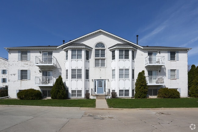 3 Stortz Drive, Bloomington, IL 61701 - photo 2