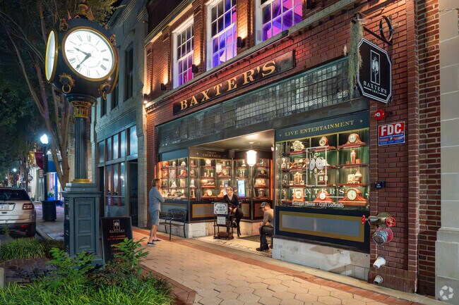 Five Points residents enjoy going for dinners in downtown New Bern along with other great options in the nearby historic district of Havelock.