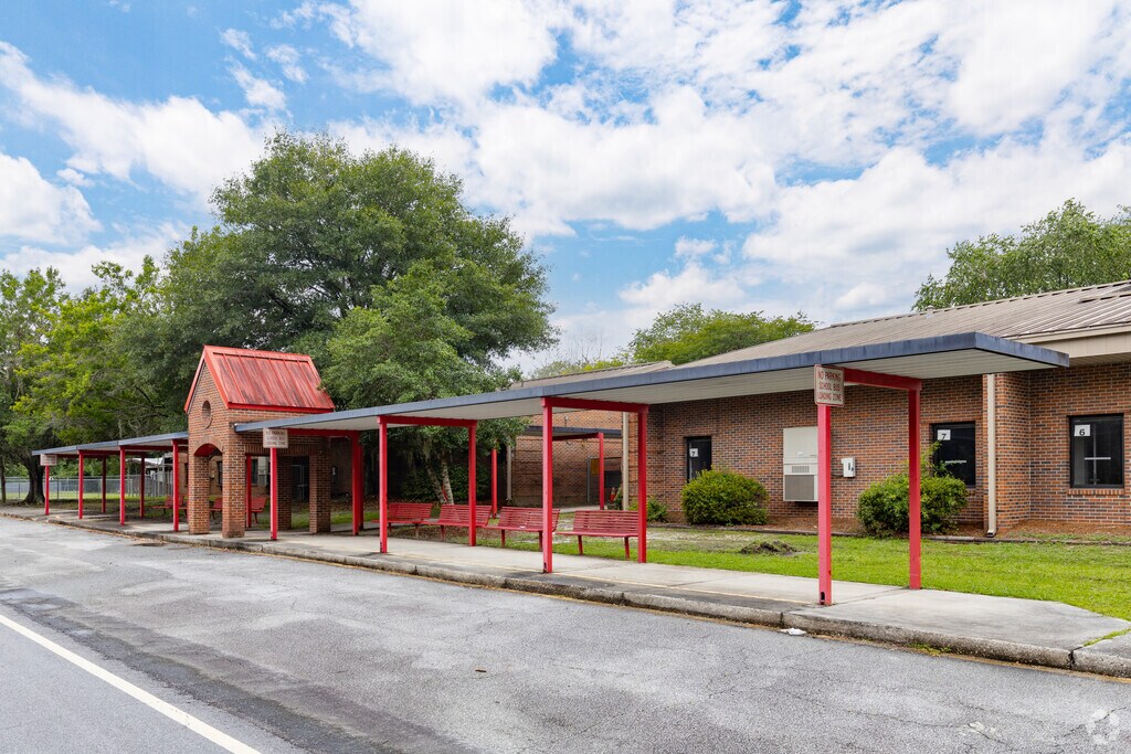 Bloomingdale Elementary School is a public school located in Bloomingdale Georgia.