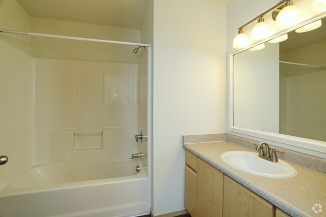 3BR, 2BA - 1,232 SF