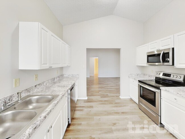 714 49th St E, Bradenton, FL 34208 - photo 6