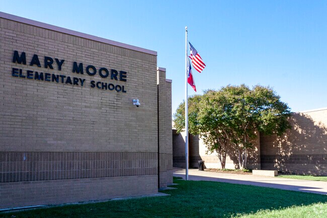 Moore Elementary School provides education in the neighborhood of South Arlington.