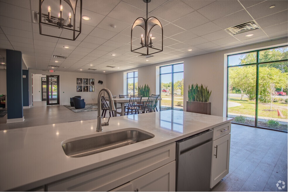 The James On Merrimac