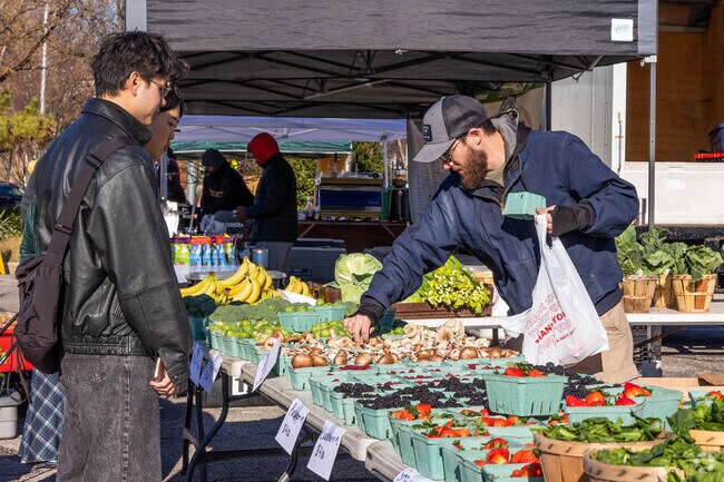 Located in Waverly the 32nd Street Farmers Market is open year-round.