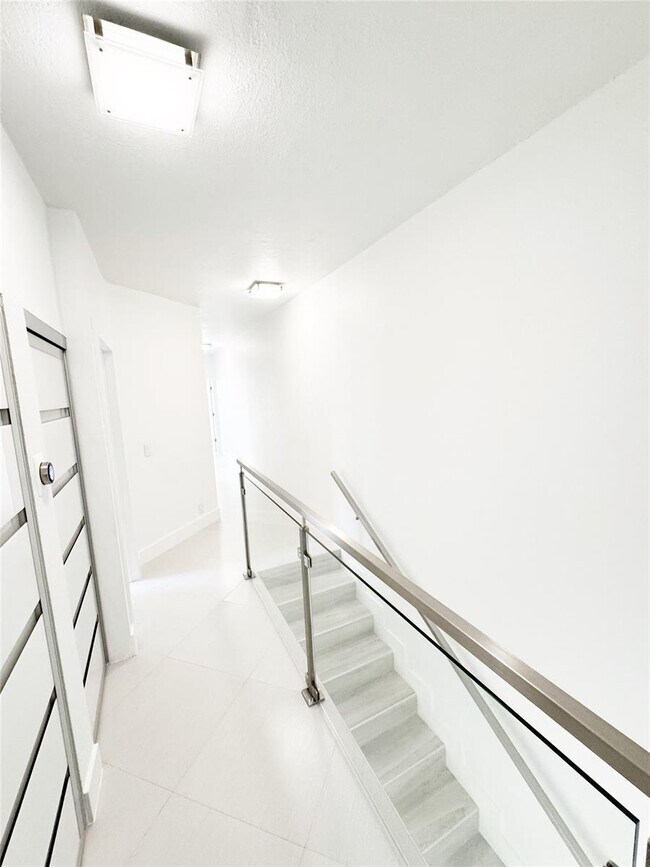 1549 Barcelona Way, Weston, FL 33327 - photo 6