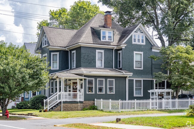 Large Century-old Victorians are plentiful in Grafton.