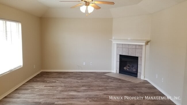 3208 111th St unit B, Lubbock, TX 79423 - photo 4