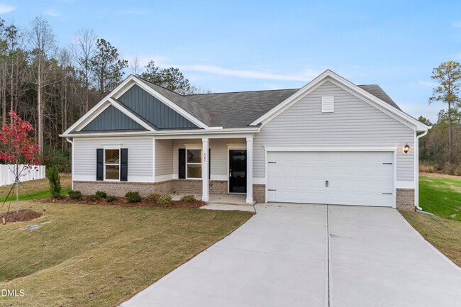 521 Olivia Crossing Ct, Four Oaks, NC 27524 - photo 2