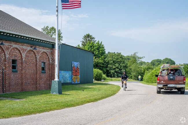 Explore Fishers Island on two wheels and soak in the charm of its shoreline and open roads.
