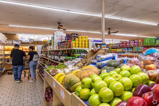 Dinsmore Meats offer's you locally sourced meat, fruits, and vegetables in Dinsmore.