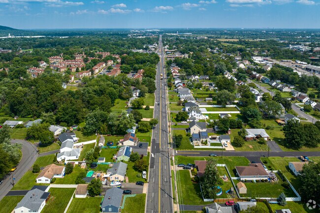 From stores to schools to commuting to the city; Finderne has it all within easy reach.