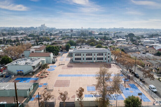 Albion Street Elementary School provide various outdoor activities.
