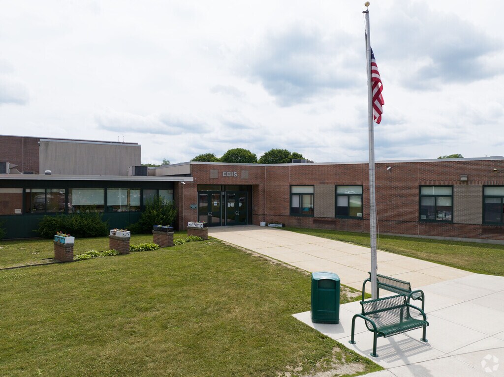 utuck High School, Amenia NY Rankings & Reviews