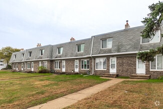 2320 Londin Ln, Maplewood, MN 55119