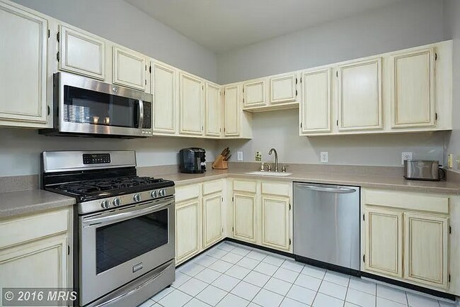 20417 Riverbend Square unit 2BD2BR Condo, Sterling, VA 20165 - photo 5