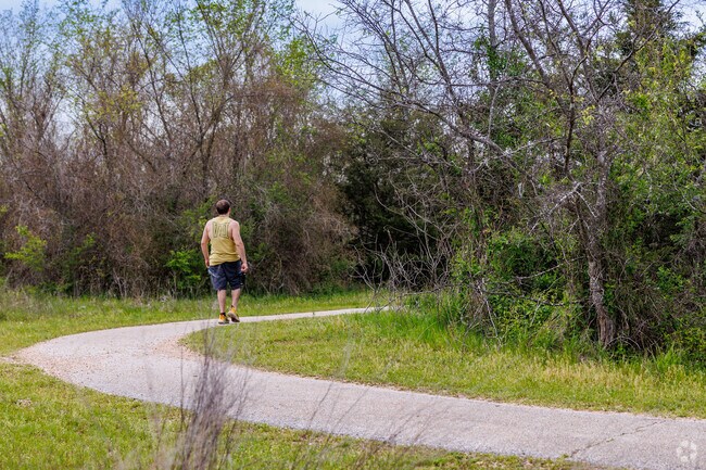 Bluff Trail connects to a paved trail in Wildcat Park.