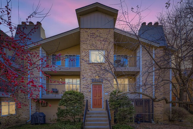 2250 Ridge Dr unit 21, St. Louis Park, MN 55416 - photo 2