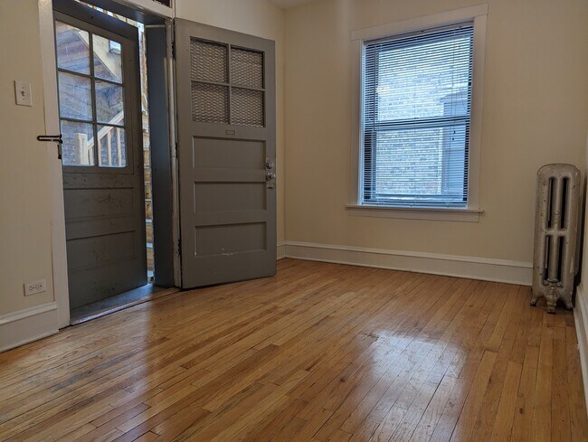 2122 W Ainslie St unit 2106-1N, Chicago, IL 60625 - photo 7