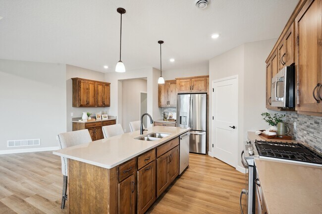 19972 Hunter's Ridge unit 37215748, Rogers, MN 55374 - photo 4